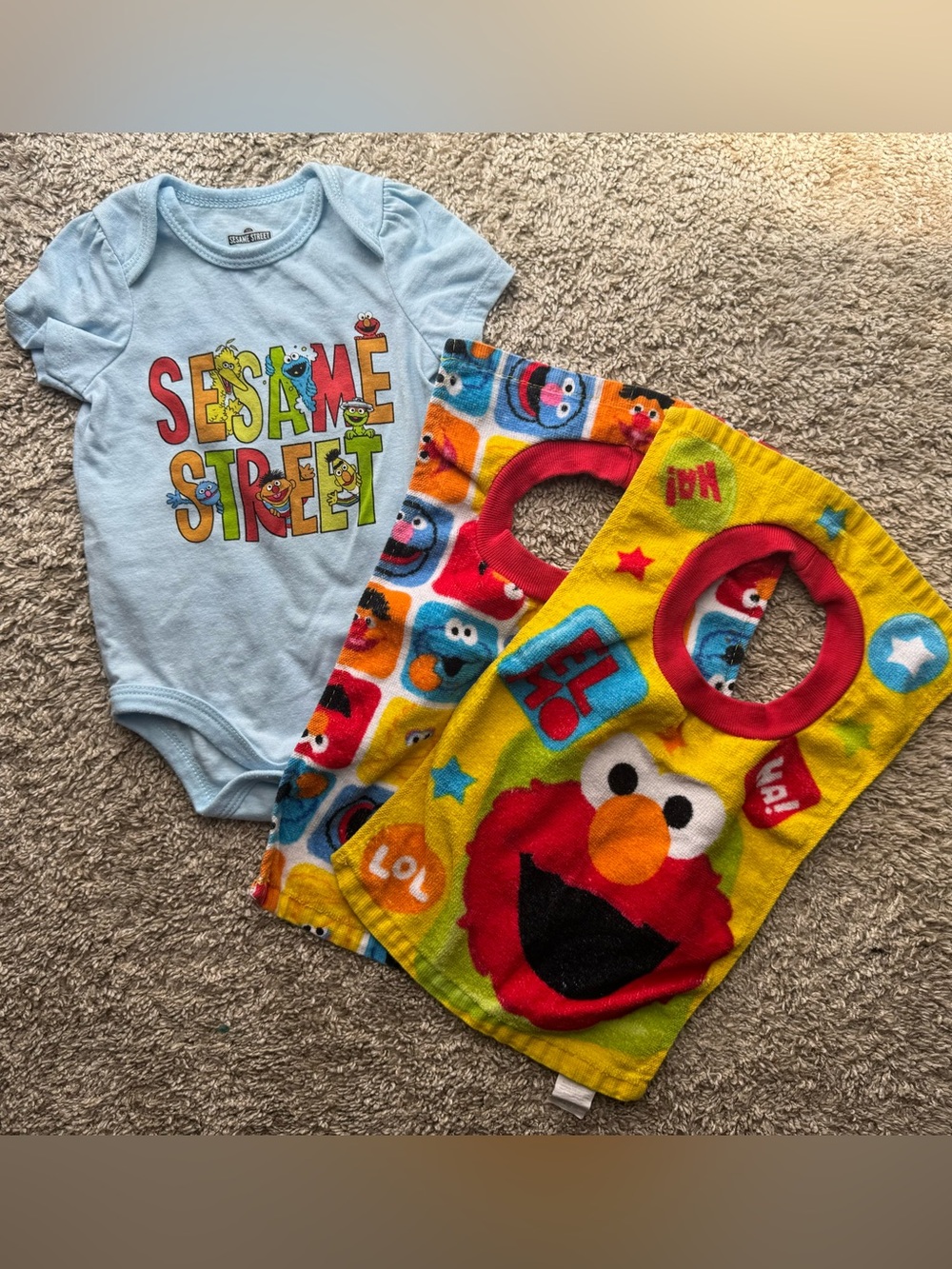 Sesame Street Baby 3PC Set 6M Bodysuit + 2 Elmo Bibs